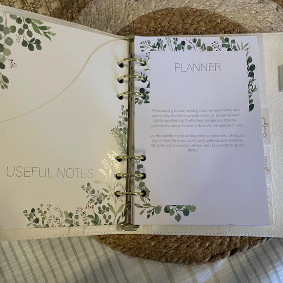 Wedding‎ Planner Binder “Future Mrs.” In White with Gold Writing   Faux Leather - Picture 5 of 9
